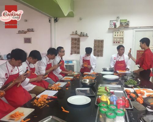 Làm đầu bếp chuyên nghiệp không khó với Ezcooking !