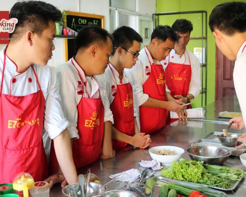 Cùng tham dự một buổi học nghề đầu bếp tại EZCOOKING