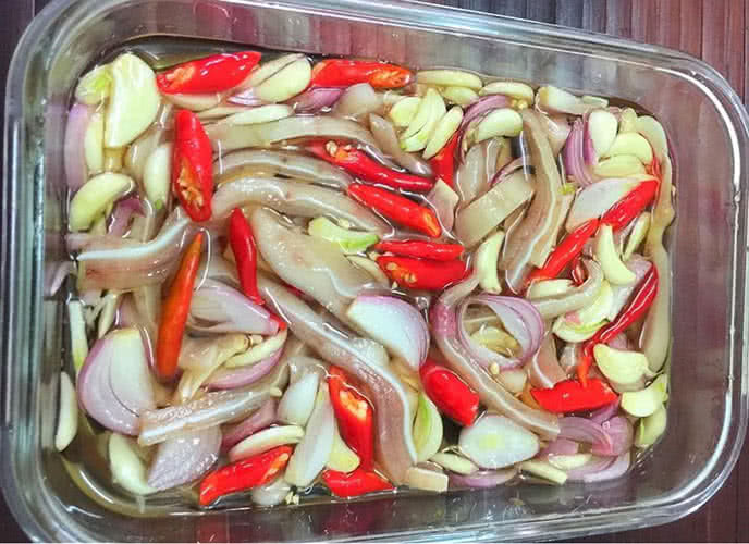 Món ngon tai heo ngâm tỏi ớt